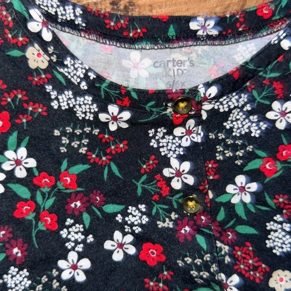 Floral top with gold buttons size 6/6x